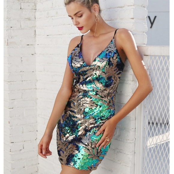 Sexy V Cut Gold Leaves Mini Sequin Dress - Picture 6 of 8
